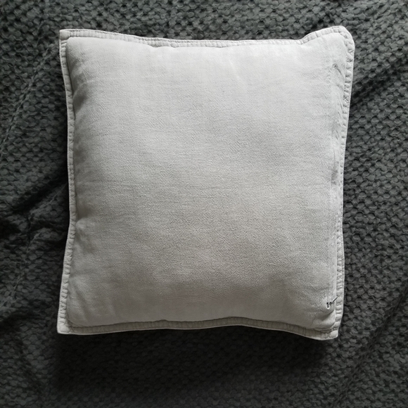 Light Grey accent pillow with insert - Picture 1 of 2
